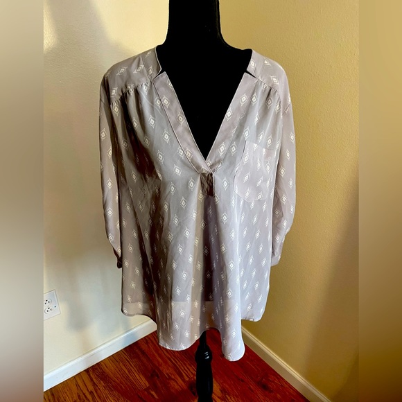 Womans blouse - Picture 1 of 8